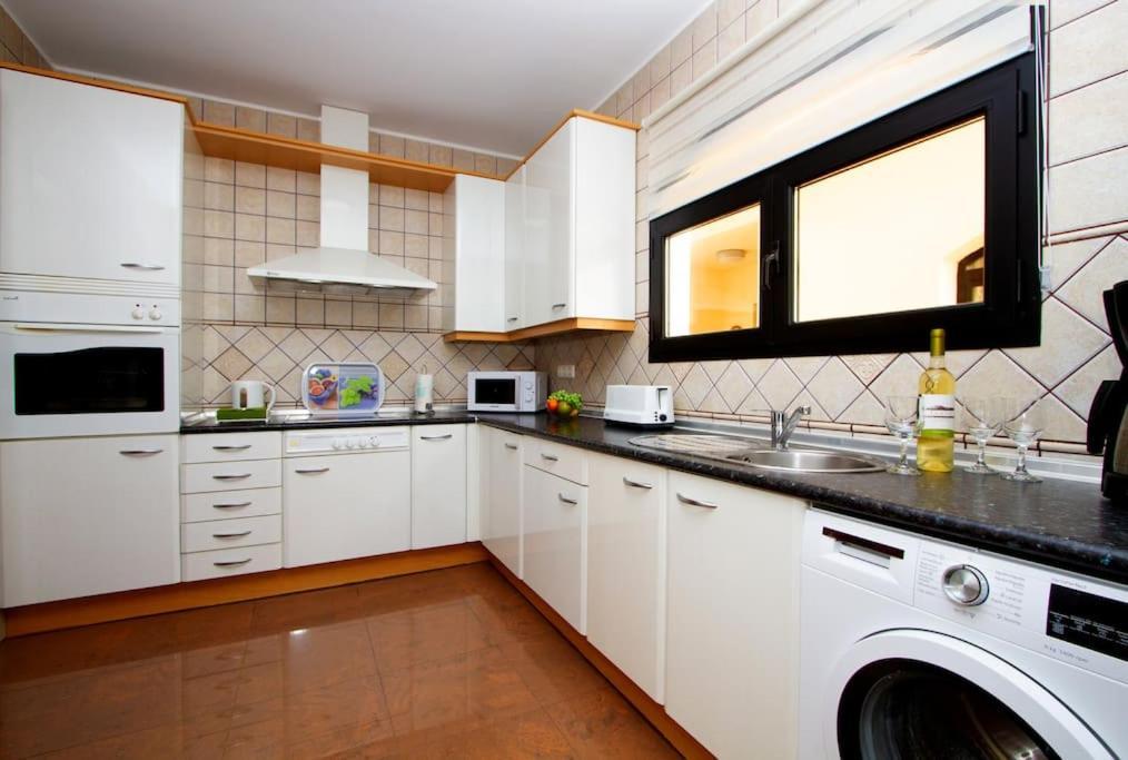 Riviera Park 2B, Central 2 Bed Puerto del Carmen  Eksteriør bilde